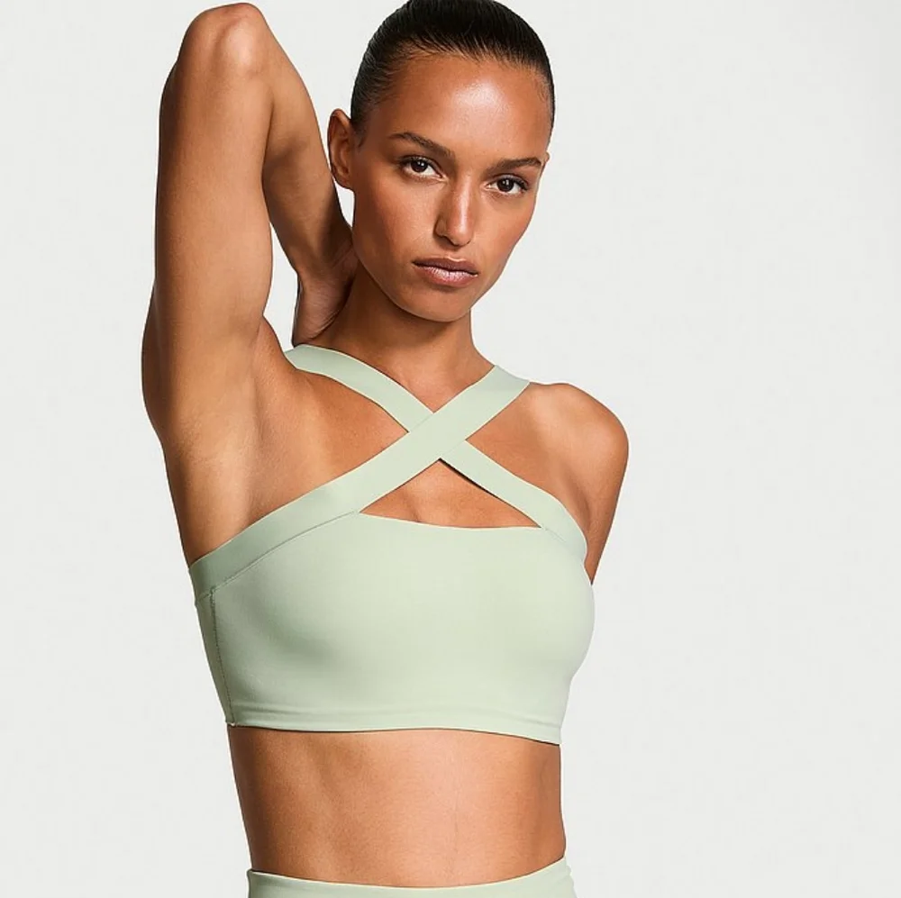 NWT Victoria's Secret Sport Soft Green Cross Strap Bandeau Sports Bra Size Small